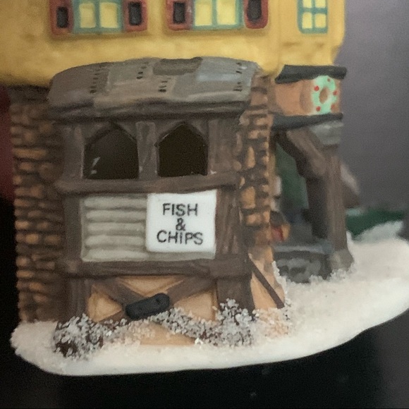 Department 56 Dickens Heritage The Grapes Inn 1996 Collector’s Edition Ornament - Picture 12 of 16